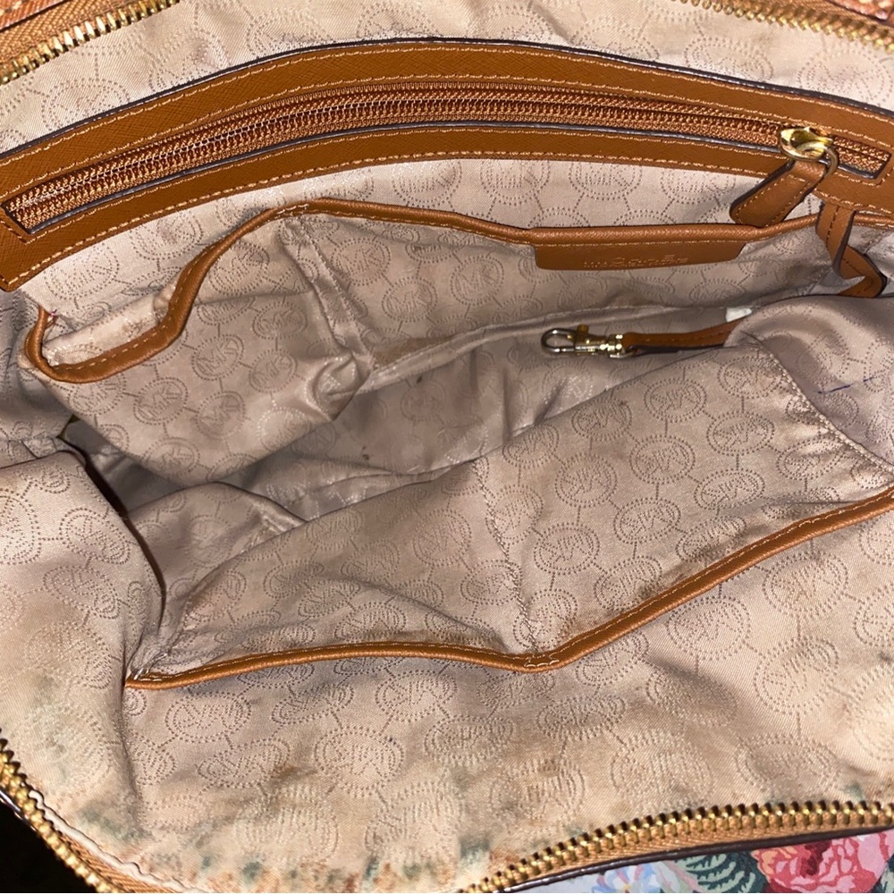 Michael Kors purse - Picture 5 of 12